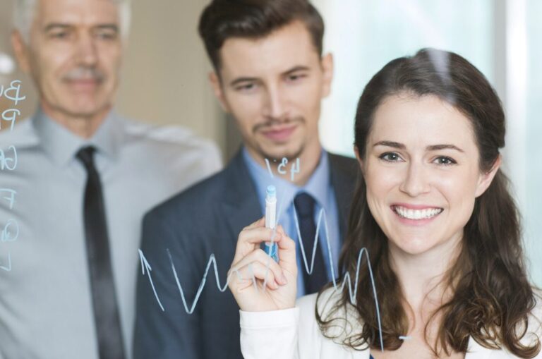 ¿Cómo terminar con las brechas de género a través de servicios financieros?