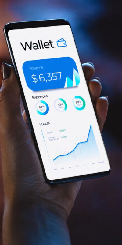 Celular viendo E-wallet